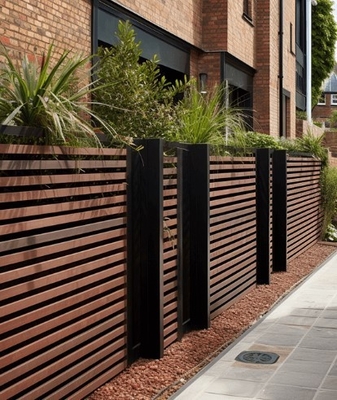 Sistema di recinzione per giardini in alluminio orizzontale