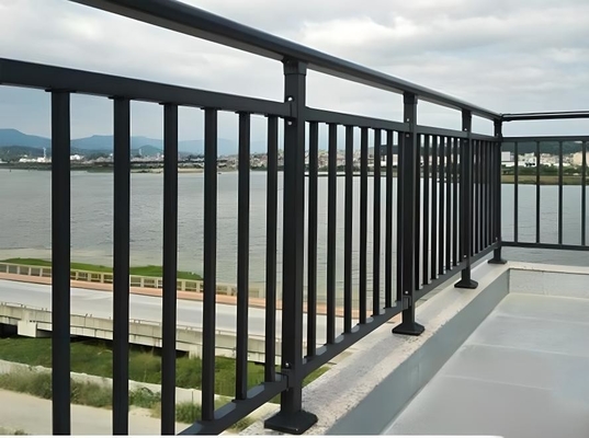 Bar di struttura in alluminio personalizzato Balcony Privacy Recinzione Profilo Louver Recinzione orizzontale