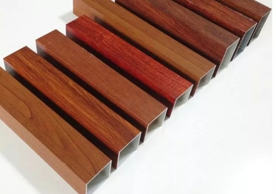 Macchina di rivestimento in polvere di finitura in legno personalizzata per la tolleranza ± 1% sui profili in alluminio