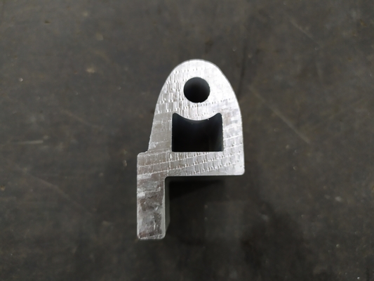 6063 Lega di alluminio Parti per profili di estrusione originali personalizzate con lavorazione CNC