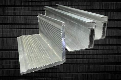 6063 Profilo di alluminio per calcolature Profilo di alluminio estrusso industriale