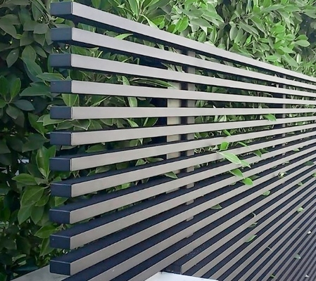 6063-T5 Profili di tubi di alluminio rivestiti in polvere per il servizio di taglio professionale delle recinzioni
