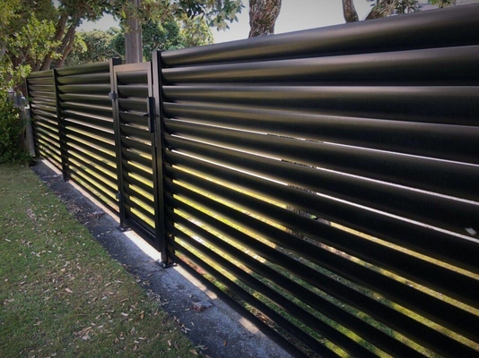 6063-T5 Profili di tubi di alluminio rivestiti in polvere per il servizio di taglio professionale delle recinzioni