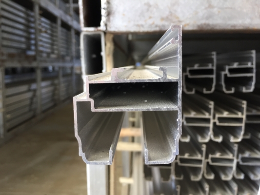 Profili in alluminio rivestiti in polvere per soluzioni personalizzate per finestre e porte Leghe 6082