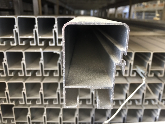 Profili in alluminio rivestiti in polvere per soluzioni personalizzate per finestre e porte Leghe 6082