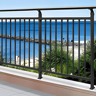 5.8-6.0M Lunghezza Cancelletto di recinzione in alluminio personalizzato con pannello decorativo e servizio di foratura
