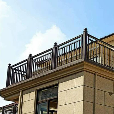 Portale di recinzione personalizzato a pannello decorativo con ringhiera in alluminio nero lunghezza T5 da 5,8 a 6,0 metri