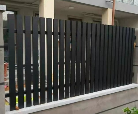 Sistema di recinzione in alluminio Pannello decorativo di cancello in nero con servizio di taglio disponibile