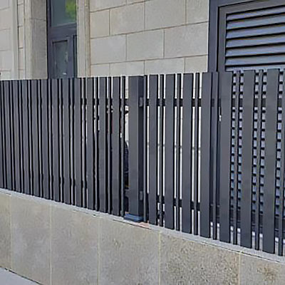 Pannelli di recinzione metallica per esterni personalizzati Moderno design Profili di recinzione in alluminio fai da te Tolleranza ± 1%