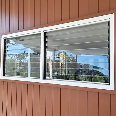 Cornice in alluminio personalizzata per cancelli e persiane soddisfa lo spessore standard GB 0,8 mm-2,0 mm