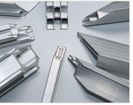 Fresatura di profili di alluminio per estrusione industriale colori personalizzati 6063-T5 telaio in alluminio
