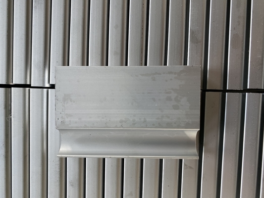 Fresatura di profili di alluminio per estrusione industriale colori personalizzati 6063-T5 telaio in alluminio