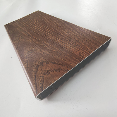 5.8-6.0M Lunghezza Profili di estrusione in alluminio a grano di legno 3D per finestre porte pergola pavimento