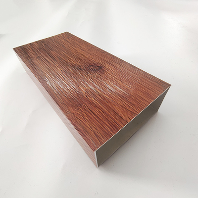 5.8-6.0M Lunghezza Profili di estrusione in alluminio a grano di legno 3D per finestre porte pergola pavimento