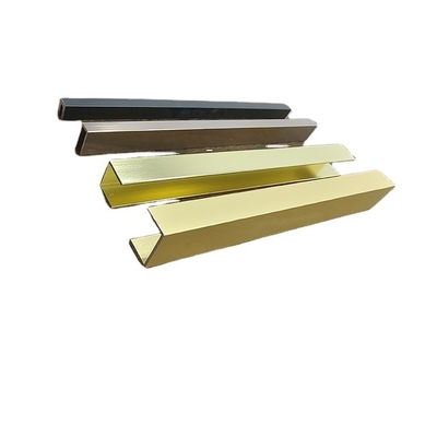 0Spessore di.30 mm Profilo di alluminio anodizzato personalizzato per ringhiera di vetro a forma di U