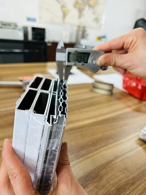 Profili di alluminio di serie 6000 di alta qualità per profili architettonici di finestre e porte