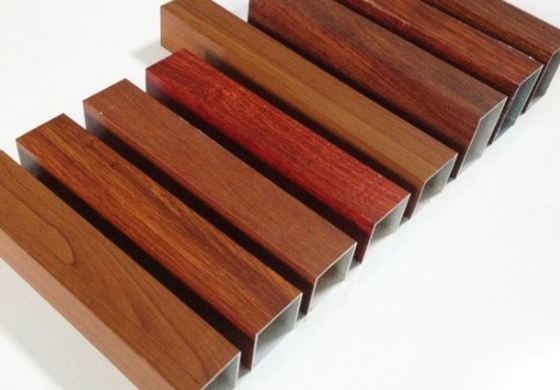 Profili in alluminio a colori di legno per recinzioni in lega o non in lega di grado 6000 serie