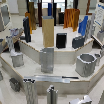 Profili di alluminio personalizzati per il taglio di precisione e il processo CNC di illuminazione a strisce a LED