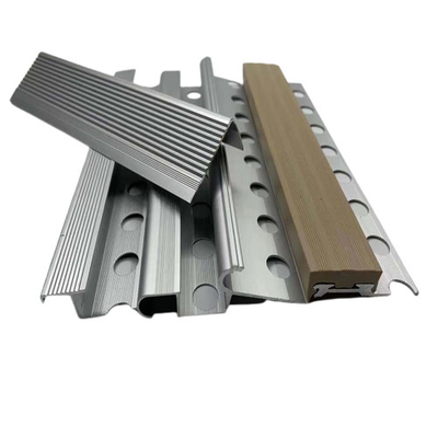 Scala di alluminio per la decorazione del pavimento 5.8-6.0M Lunghezza Perforazione di precisione di processo profondo