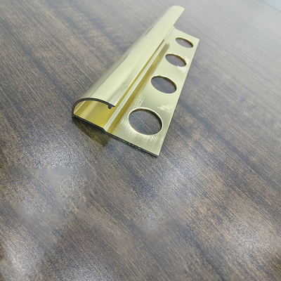 Scala di alluminio per la decorazione del pavimento 5.8-6.0M Lunghezza Perforazione di precisione di processo profondo