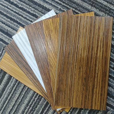 Profili di alluminio a grano di legno per finestre e porte di costruzione personalizzate