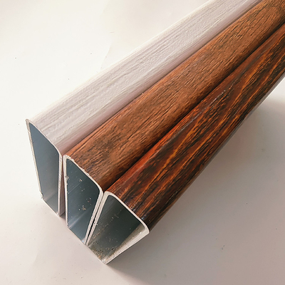 Taglio personalizzato per profili in alluminio in legno 3D in soluzioni per porte e facciate