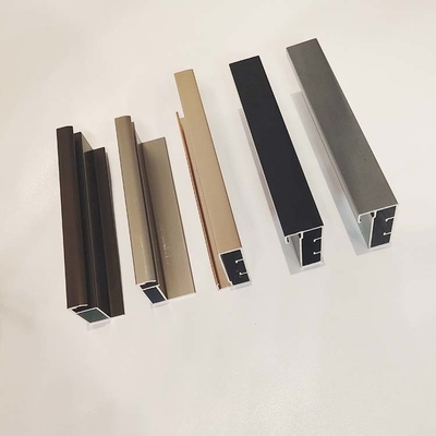 Profili di alluminio 6063 6061 T5 naturali personalizzati per finestre e pergole delle docce