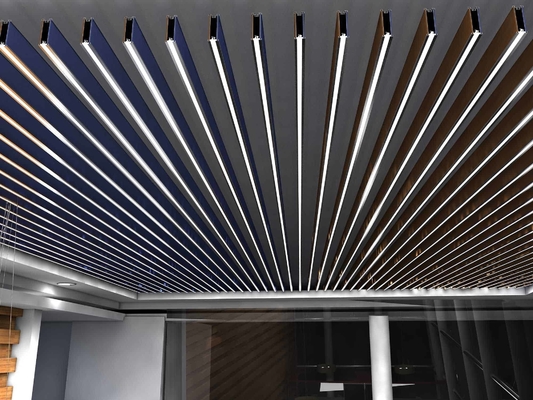 Flessibilità di funzionamento dei soffitti a forma di U con apertura laterale e fascia di profilazione a fascia U
