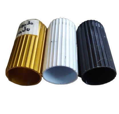 5.8-6.0M Lunghezza Tubi a tenda circolari in alluminio 6063 T5 Anodizzazione in oro è legata
