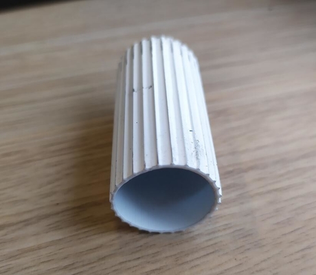 5.8-6.0M Lunghezza Tubi a tenda circolari in alluminio 6063 T5 Anodizzazione in oro è legata