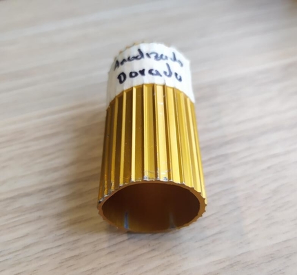 5.8-6.0M Lunghezza Tubi a tenda circolari in alluminio 6063 T5 Anodizzazione in oro è legata