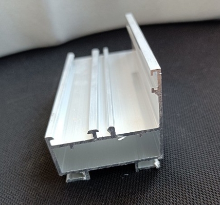 6063 Profili in alluminio rivestiti in polvere di grado grigio per finestre e porte del Madagascar