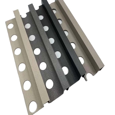 Profilo di rivestimento in alluminio per doccia