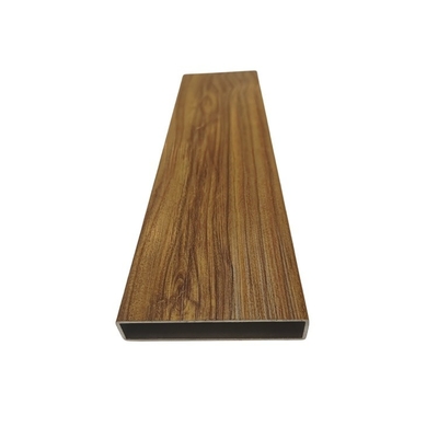 Profili di alluminio a grano di legno per pareti esterne decorative o per progettazione di finestre e porte