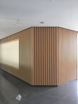 Richiesta del cliente Profili decorativi per pareti di fondo in alluminio con grano di legno