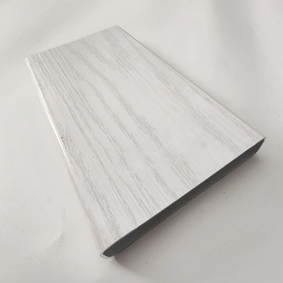 0.3 mm sopra spessore Profilo di estrusione in alluminio a grano di legno per finestre e porte