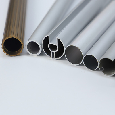 Fabbricazione di profili di estrusione di alluminio per decorazioni architettoniche rivestite in PVDF