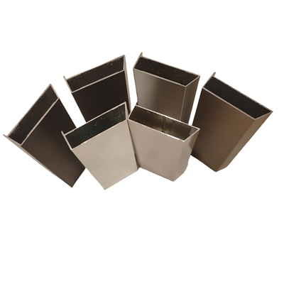 Fabbricazione di profili di estrusione di alluminio per decorazioni architettoniche rivestite in PVDF