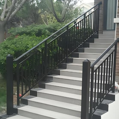 Barricata di balcone di design moderno, ringhiera di vetro, balaustra di manubrio di alluminio, recinzione di sicurezza per scale