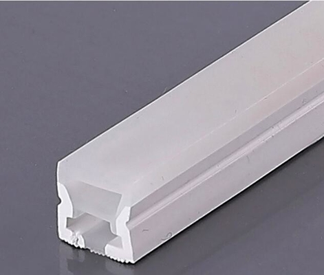 Profilo LED anodizzato in alluminio per strisce di illuminazione a colori personalizzate Lunghezza 5.8-6.0M
