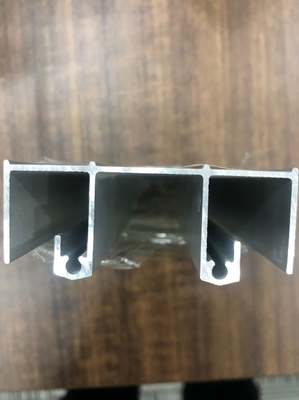 Profili di alluminio con rivestimento in polvere personalizzato per finestre e porte scorrevoli Tolleranza ±1%