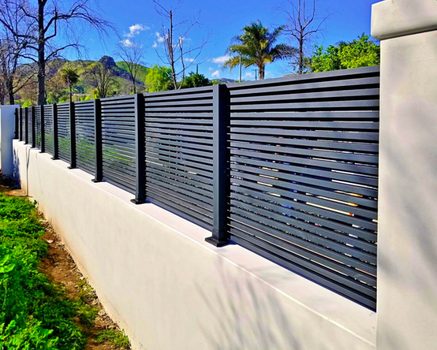 Recinzione di tubi verticali in alluminio per cortile esterno decorativo con rivestimento in polvere nera solida
