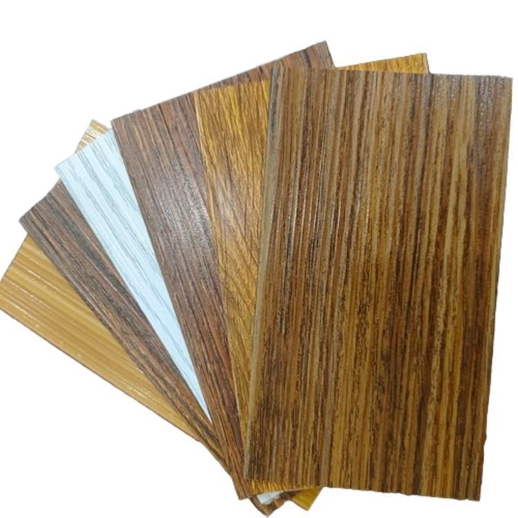 Porte e finestre personalizzate Profilo in alluminio per recinzione a grano di legno soddisfa lo standard GB