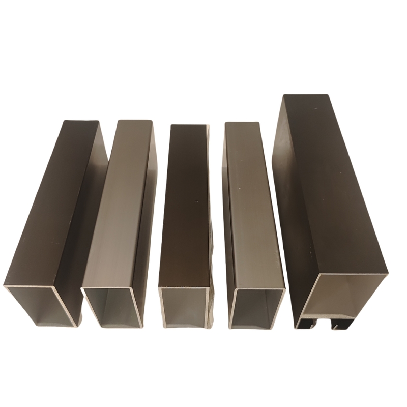 Profili di alluminio anodizzato in argento standard GB per finestre a grano di legno rivestite in polvere su misura