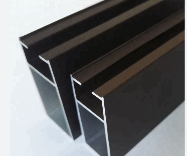 Profili di alluminio con rivestimento in polvere personalizzato per finestre e porte scorrevoli Tolleranza ±1%
